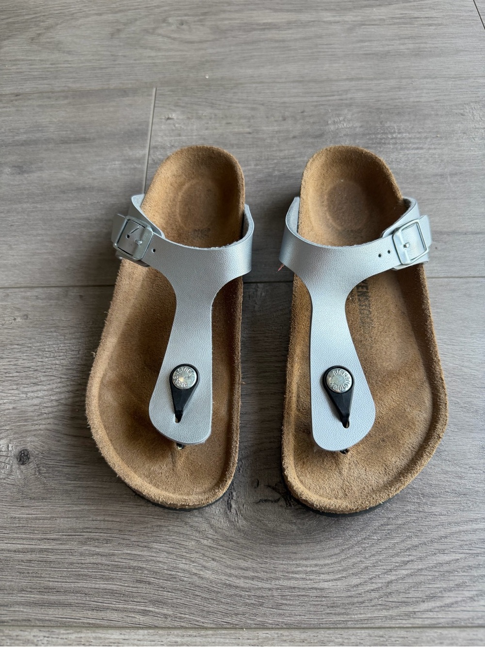 Birkenstock Gizeh Sandal - size 34 - silver